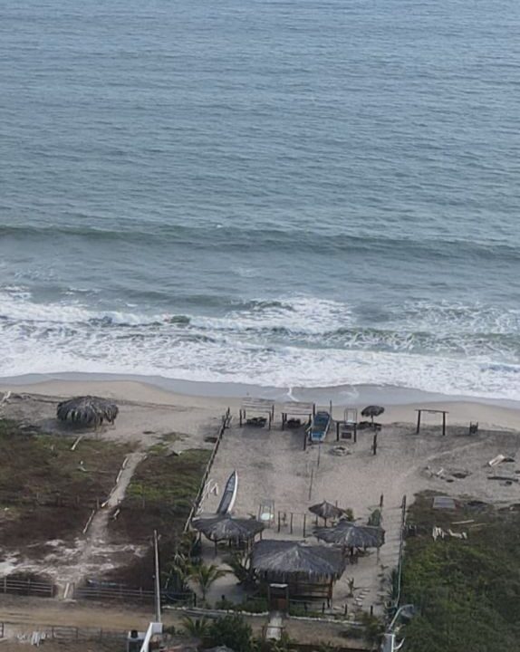 979b2ce9-3654-4a35-9fad-9dc0bb145a92