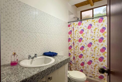 b21580e9-f3d2-4df9-ba31-55550b40149e