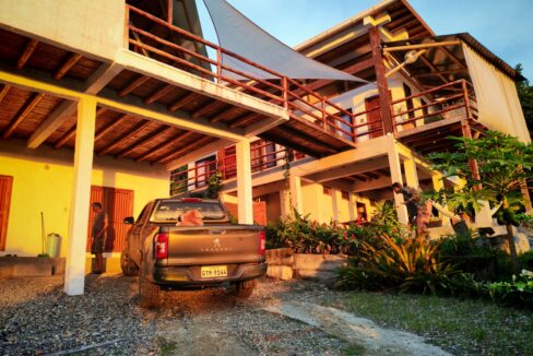 VISTA CASA DESDE GARAJE BAJO