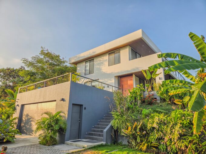 Lomas de Olon- Hill View Home For Sale in Olon!
